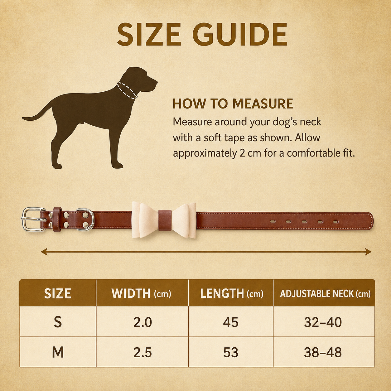 Bow tie dog collar size guide: S is 2 cm wide, 45 cm long and adjusts from 32–40 cm; M is 2.5 cm wide, 53 cm long and adjusts from 38–48 cm.